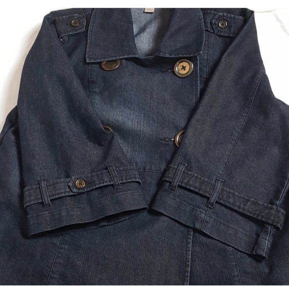 Denim Jean Jacket w Double Breasted Buttons - Picture 6 of 8